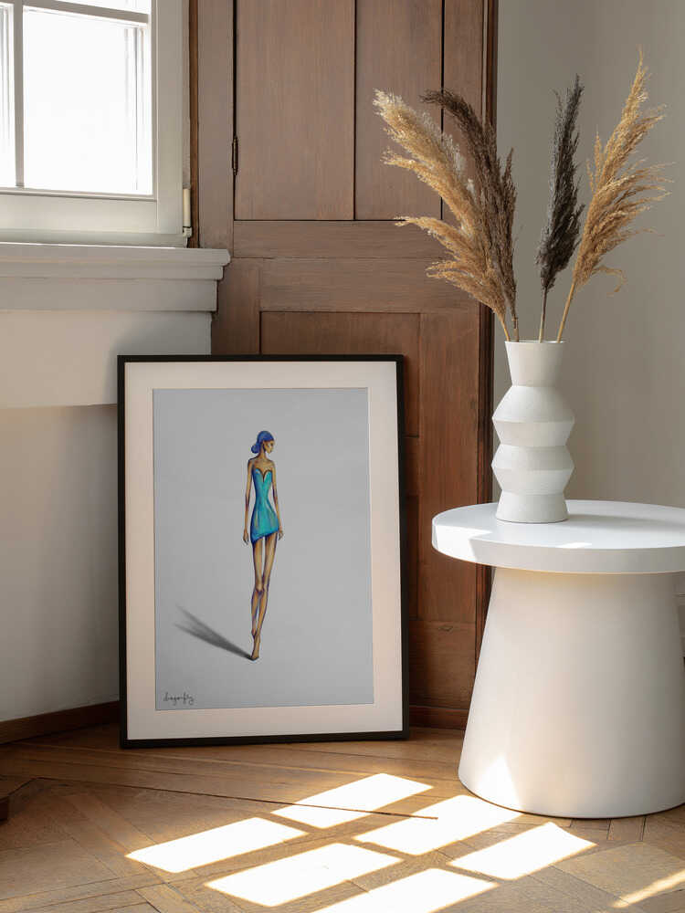 Chic Blue Dress Woman, arte de dragonfly enmarcado en una pared