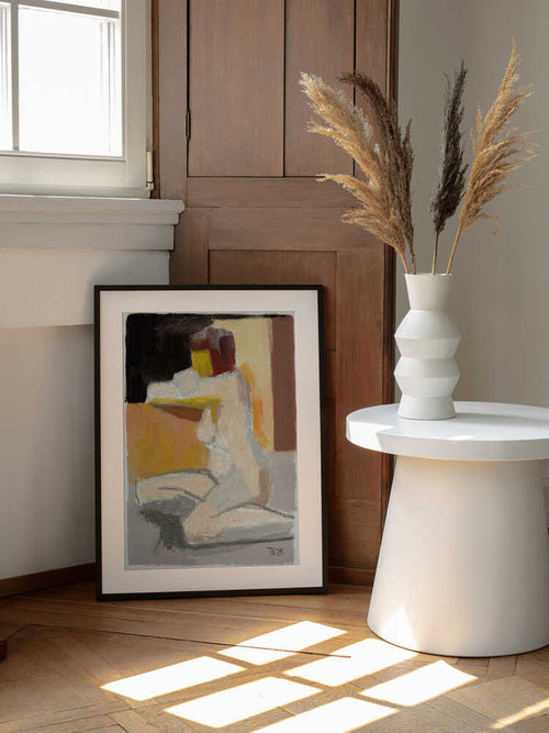 Abstract Seated Nude, arte de Tore Bahnson enmarcado en una pared