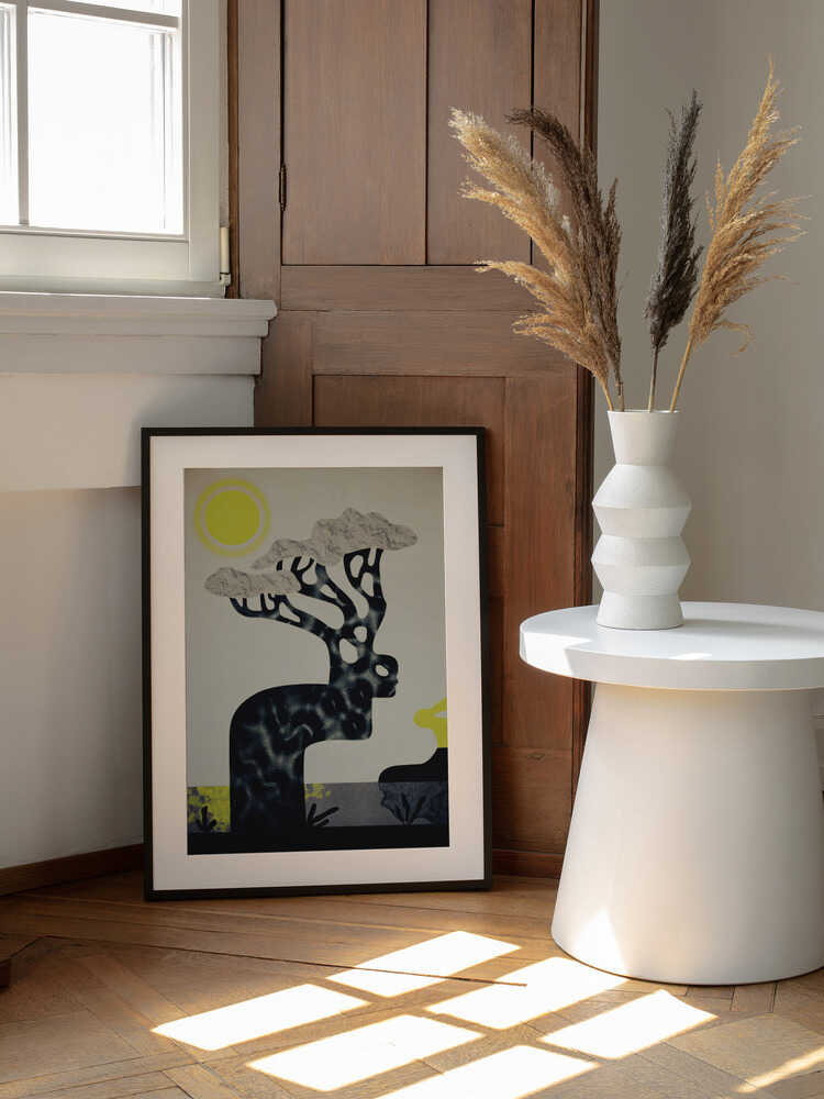 Sunlit Spirit Tree, arte de Luca di Napoli enmarcado en una pared