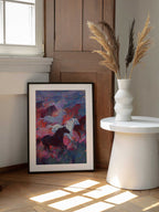 Vibrant Running Horses, arte de Uma Gokhale enmarcado en una pared