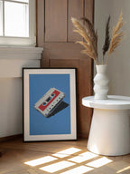 Retro Cassette Tape, arte de Andreas Magnusson enmarcado en una pared