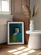 Pensive Green Portrait, arte de Sharyn Bursic enmarcado en una pared