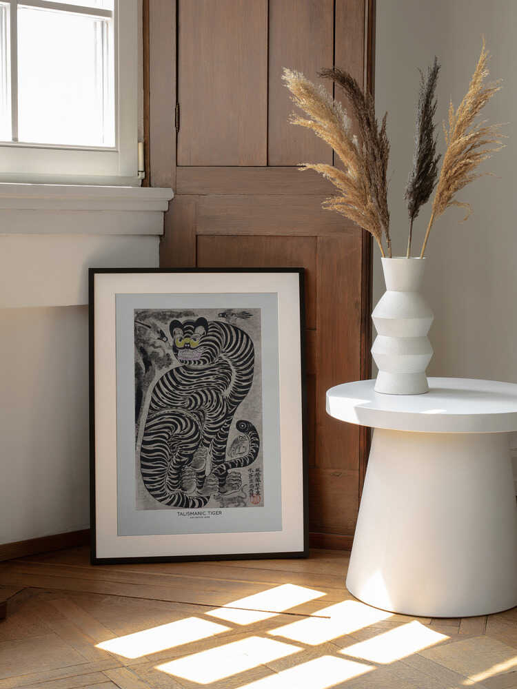 Talismanic Tiger (20th Century) Vintage Japanese Painting With Boarder, arte de Vintage Japanese enmarcado en una pared
