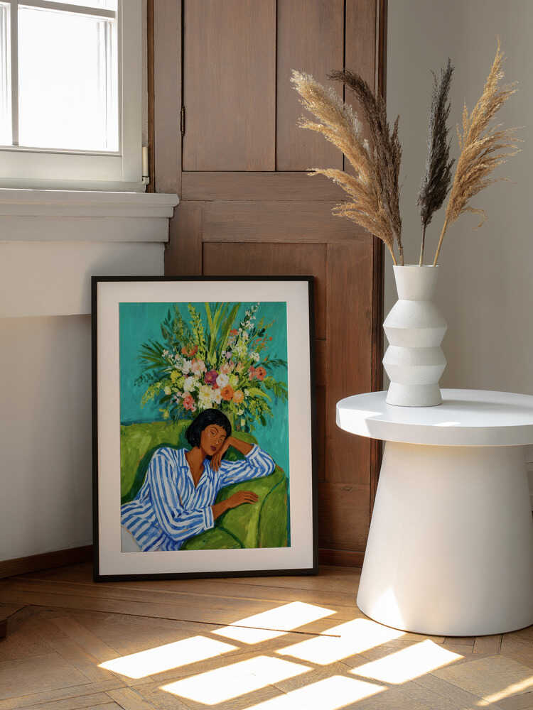Sleeping Woman Blooms, arte de Uma Gokhale enmarcado en una pared