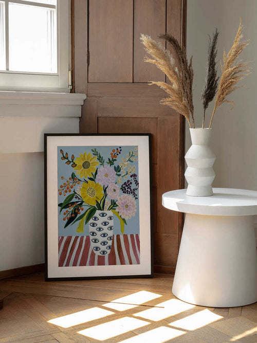 Cheerful Flowers Eye Vase, arte de Essa Van Reis enmarcado en una pared