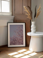Pink Cherry Blossoms, arte de Mareike Böhmer enmarcado en una pared