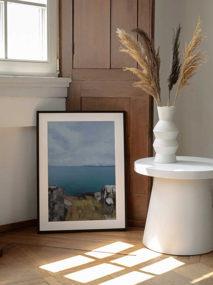 Clifftop Ocean View, arte de GIovanna Gil Alves enmarcado en una pared