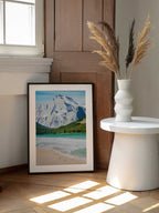 Majestic Mountain Lake Beach, arte de Uma Gokhale enmarcado en una pared