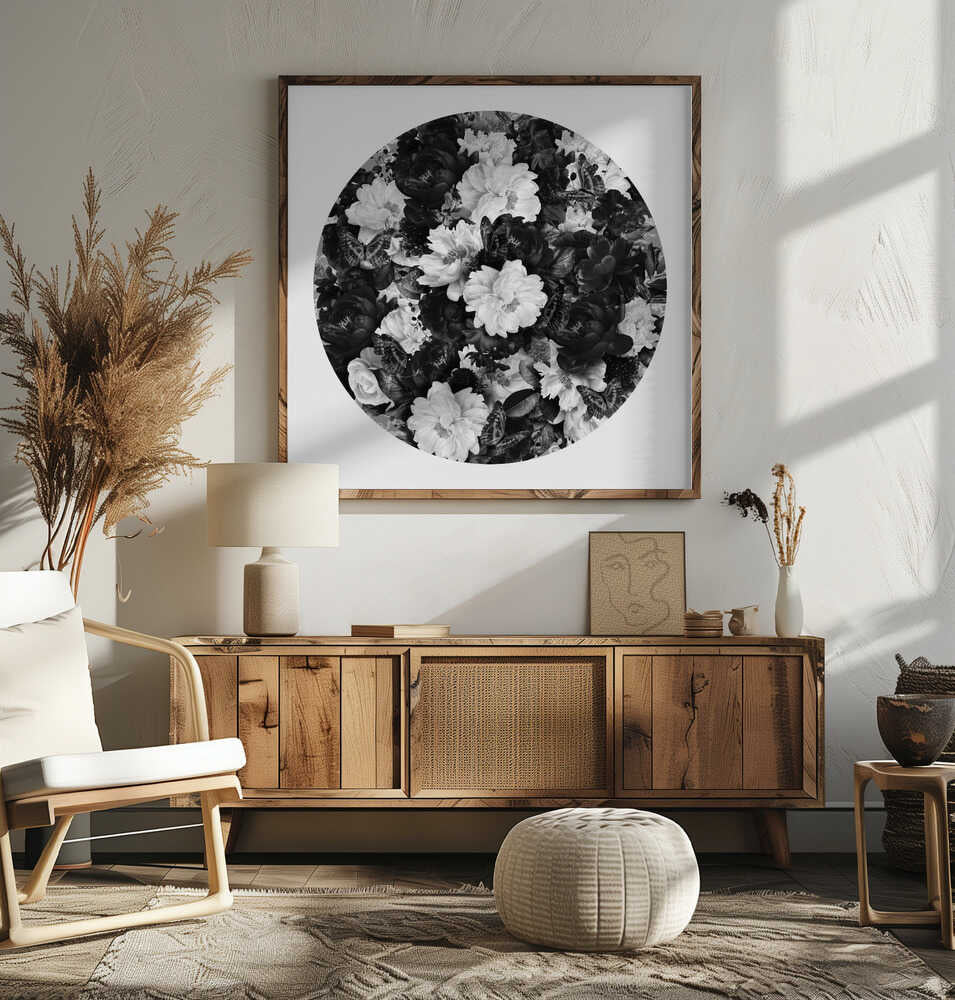 Monochrome Peonies and Butterflies, arte de Sue Skellern